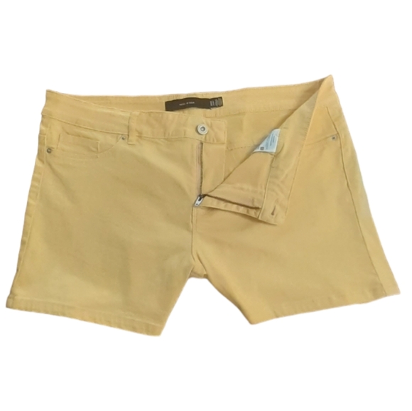 Vero Moda Women's Size XL Hot Seven  Mid-Rise Denim Shorts in Yellow - Picture 6 of 10